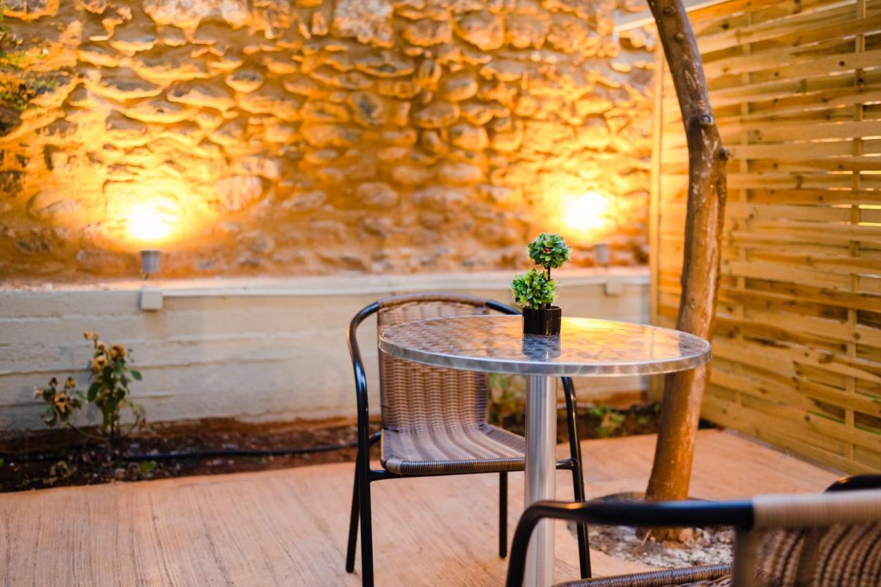 Uncover Kalamata'S Hidden Gem - Cosy City Nest Exterior foto